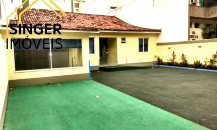 Casa comercial c/ habite-se p/ escola, barra da tijuca (jd. oceânico), terreno 450 m², contruída 200 m², possível outras finalidades comerciais