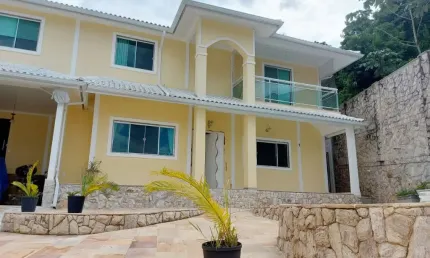 CASA MANSÃO PORTEIRA FECHADA À VENDA, 6 QUARTOS, 2 SUÍTES, ÁREA GOURMET, PISCINA – TAQUARA