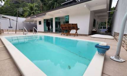 CASA LINEAR À VENDA, 3 SUÍTES, ÁREA GOURMET, PISCINA - TAQUARA