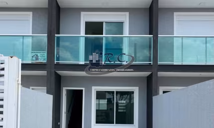 RC Imóveis vende - Sobrado com 2 quartos no Ganchinho