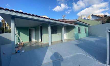Casa com 3 quartos para alugar na Rua Arcésio Correia Lima, Atuba, Curitiba por R$ 2.750