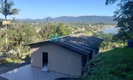 Casa à venda no bairro Barra da Lagoa - Florianópolis/SC