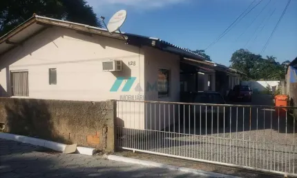 Casa à venda no bairro São João do Rio Vermelho - Florianópolis/SC