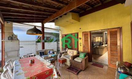 Casa à venda ou locação na Praia das Astúrias I Rocha Imóveis Guarujá