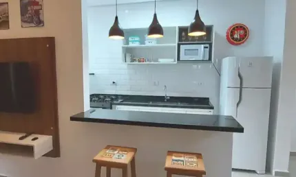 Apartamento mobiliado no quarto andar à venda no centro