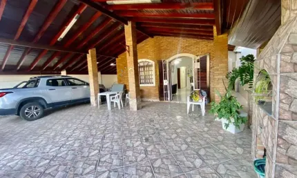 Casa a venda no perequê açú, 3 dormitórios com edícula nos fundos.