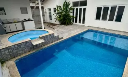 Casa 08 dormitórios para locação definitiva condomínio fechado em ubatuba