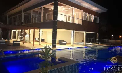 Casa de altissimo padrão com 7 suítes dentro de condominio.