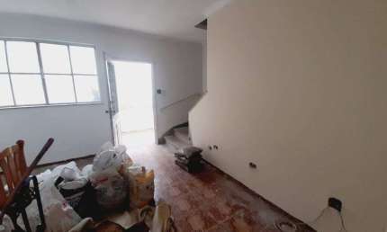 Sobrado À VENDA, com 2 dormitórios, pertinho da Santa Casa de Santos