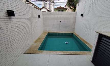 Sobrado em Villagio, com 2 suítes e piscina, À VENDA no Campo Grande