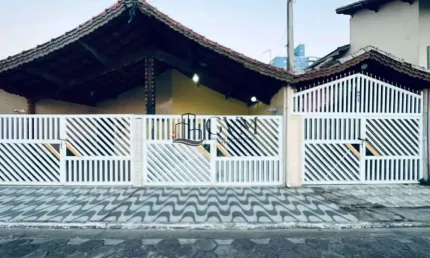Casa com 2 quartos à venda na Rua Carmem Molon Zaccaro, 967, Balneário Maracanã, Praia Grande