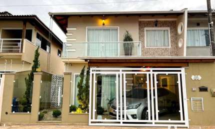 Casa semimobiliada com 3 dormitórios no Cordeiros em Itajaí