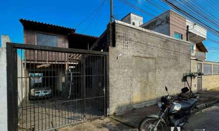 Terreno com 01 casa e 01 kitnet no bairro Cidade Nova em Itajaí