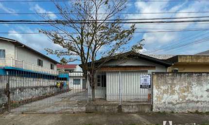 Casa com 3 locações no bairro Barra do Rio em Itajaí