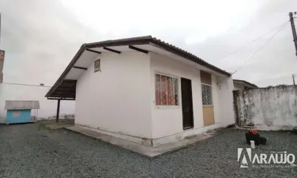 Casa com 2 dormitórios no bairro Espinheiros em Itajaí