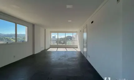 Sala com 132m² no bairro Pioneiros em Balneário Camboriú