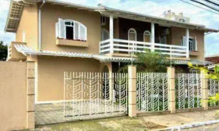 Casa com 1 suíte e 2 dormitórios no bairro são joão em itajaí