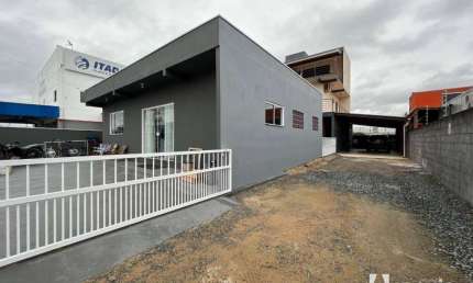 Terreno com casa e kitnet no bairro  Salseiros em Itajaí