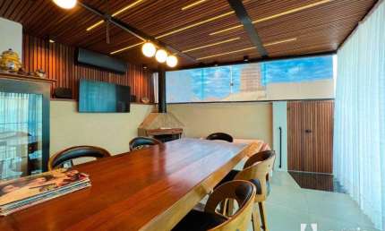 Casa mobiliada e equipada com 1 suíte e 2 demi-suítes no bairro Fazenda em Itajaí