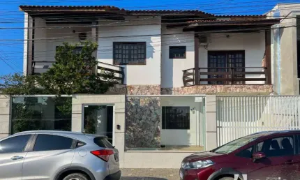 Casa com piscina mobiliada e equipada com 1 suíte e 3 dormitórios no bairro Cordeiros em Itajaí