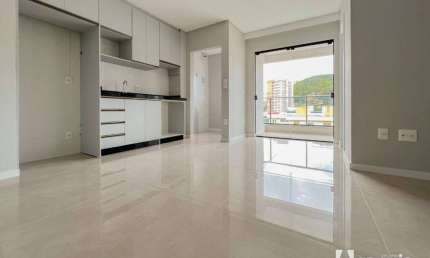 Apartamento semimobiliado com 2 suítes no bairro Fazenda em Itajaí