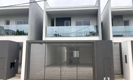 Sobrado com piscina e 3  suítes no bairro São João em Itajaí