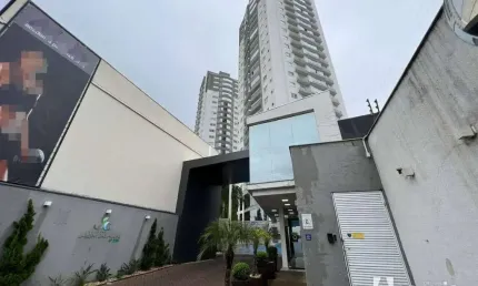 Apartamento semi-mobiliado com 2 suítes no Centro de Itajaí