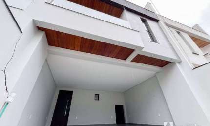 Sobrado Triplex com 1 suíte master e 2 suítes no Centro de Itajaí