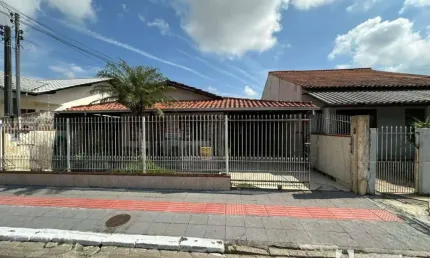 Casa com 2 dormitórios no bairro Cordeiros em Itajaí