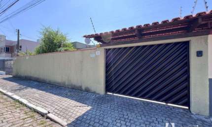 Casa averbada com 2 suítes e 2 dormitórios no bairro São João em Itajaí