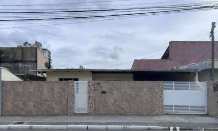 Casa com 1 suíte e 3 dormitórios no bairro São João em Itajaí