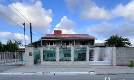 Casa com 5 dormitórios e 2 kitnets no bairro Cordeiros em Itajaí
