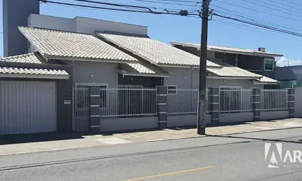 Casa mobiliada com 2 dormitórios no bairro Cordeiros em Itajaí