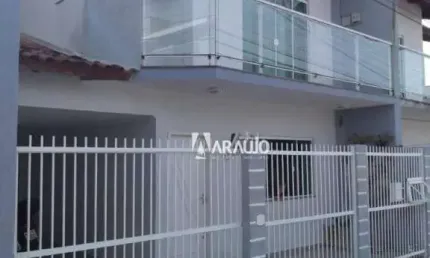 Sobrado com 1 suíte e 2 dormitórios no bairro das Nações em Balneário Camboriú