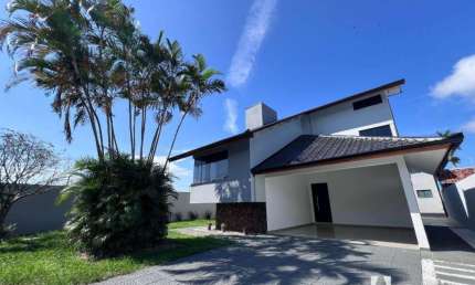 Casa com piscina e 4 suítes no bairro Dom Bosco em Itajaí