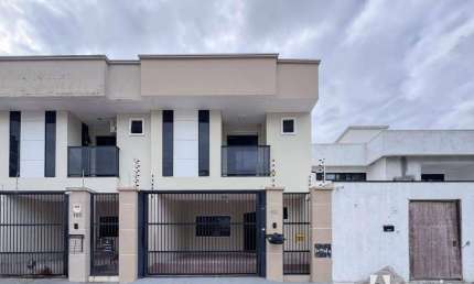 Sobrado mobiliado e equipado com 2 suítes e 1 dormitório no bairro Ressacada em Itajaí