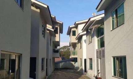 Triplex em condomínio fechado com 1 suíte e 2 dormitórios em Balneário Camboriú