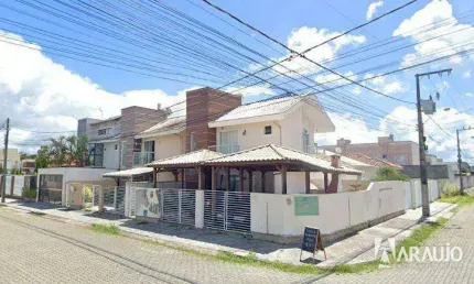 Sobrado com 1 suíte e 1 dormitório no bairro Areias em Tijucas