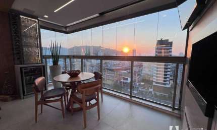 Apartamento mobiliado e equipado com 2 suítes +1 dormitório no bairro Fazenda em Itajaí