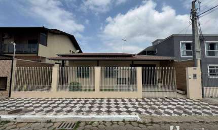 Casa com 2 suítes e  2 dormitórios no bairro Cordeiros em Itajaí