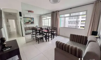 Apartamento mobiliado quadra mar com 2 dormitórios no Centro de Balneário Camboriú