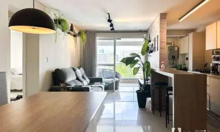 Apartamento semi mobiliado com 1 suíte e 2 demi-suítes na Vila Operária em Itajaí