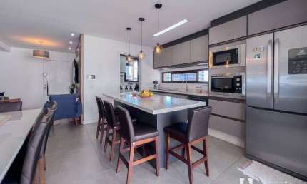 Apartamento com 1 suíte e 2 demi suítes no bairro Fazenda em Itajaí