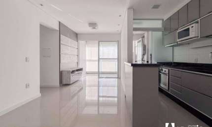 Apartamento semi mobiliado com 2 suítes no bairro Dom Bosco em Itajaí