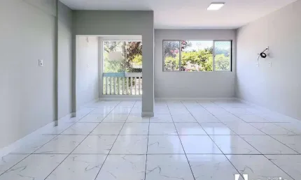 Apartamento com 1 suíte e 2 dormitórios no centro de itajaí