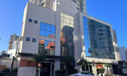 Prédio comercial com 520 m² no bairro Fazenda em Itajaí