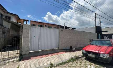 Casa com piscina e 2 suítes + 1 dormitório no bairro São Judas em Itajaí
