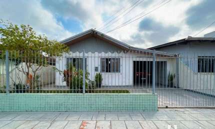 Casa com 4 dormitórios no bairro Cordeiros em Itajaí