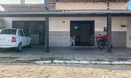 Casa com 02 dormitórios e sala comercial no bairro Cordeiros em Itajaí