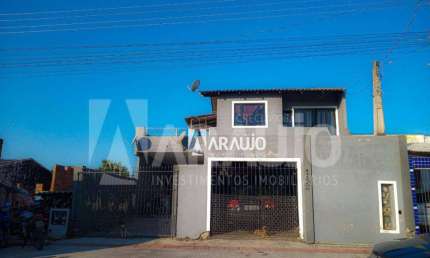 Casa com 04 dormitórios no bairro Espinheiros em Itajaí